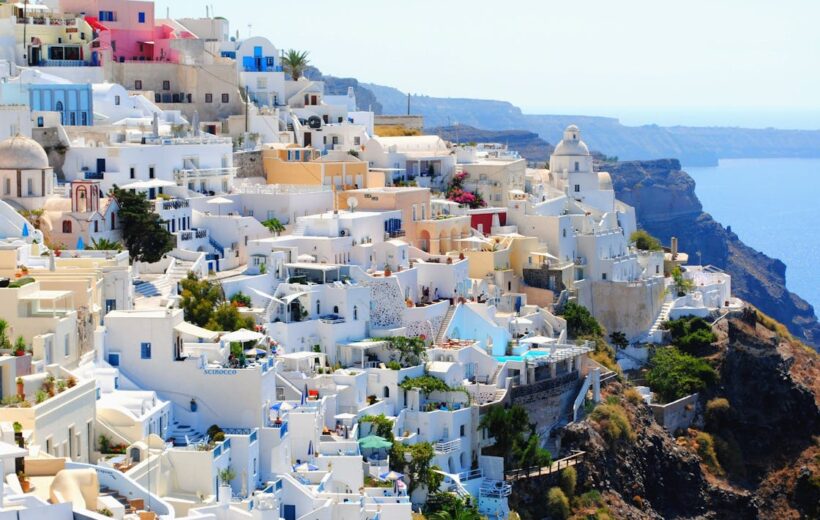 Descoperă Santorini: Vacanță de Vis în Grecia